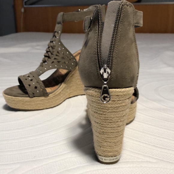 Guess Wedge Sandle - Picture 3 of 6